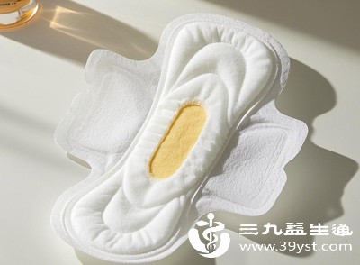 经期需格外注意个人卫生，勤换卫生用品，建议每2-4小时更换一次，保持外阴清洁干燥，避免细菌滋生