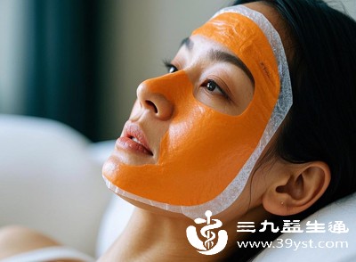 可以选择具有提亮肤色、补充营养、修复肌肤功效的面膜