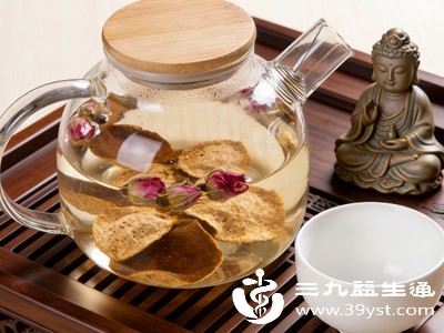 春季是肝气升发的季节，肝气郁结易导致心烦、易怒、胸闷，这款护肝茶兼顾疏肝和健脾，食材选用陈皮和玫瑰花