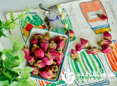 玫瑰花有一定的活血作用，孕妇不宜饮用，以免影响身体