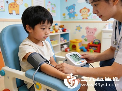 3-12岁儿童测量时，需由家长协助固定手臂，避免哭闹挣扎