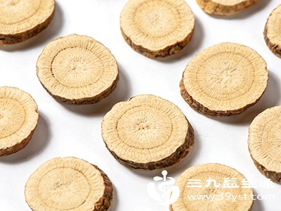 阴虚阳亢者（表现为潮热盗汗、口干舌燥、头晕耳鸣）服用附片，会加重阴液耗伤，使虚火更旺