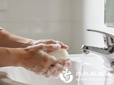 养成勤洗手的习惯，接触可能被污染的物品后及时洗手