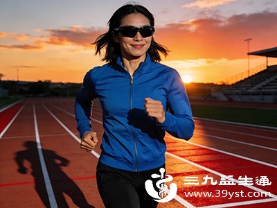 若习惯晚上7-8点跑步,晚餐可安排在5点左右,保证有2-3小时的消化时间 若习惯晚上7-8点跑步,晚餐可安排在5点左右,保证有2-3小时的消化时间