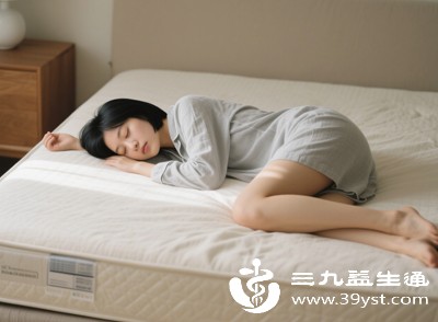 要保证充足的睡眠，尽量在晚上11点前入睡