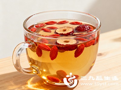 体质虚寒者(如容易腹泻、手脚冰凉)应少喝菊花、决明子等寒性茶饮,可多喝枸杞、红枣茶 体质虚寒者(如容易腹泻、手脚冰凉)应少喝菊花、决明子等寒性茶饮,可多喝枸杞、红枣茶