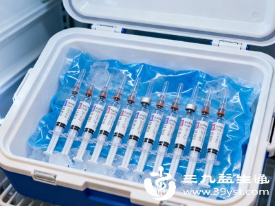 老年人常伴有高血压、糖尿病等基础疾病,接种疫苗时需兼顾身体状况,若因急性发病(如感冒、肺炎)需推迟,建议等病情完全好转后1-2周内补种 老年人常伴有高血压、糖尿病等基础疾病,接种疫苗时需兼顾身体状况,若因急性发病(如感冒、肺炎)需推迟,建议等病情完全好转后1-2周内补种