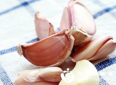 被低估的淡斑神器 大蒜里的“美白成分”藏不住了 在家就能做 帮你摆脱色斑困扰变透亮