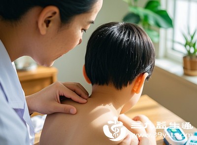 听力障碍是导致孩子不说话的常见生理原因,若孩子对声音反应迟钝,需优先排查听力问题 听力障碍是导致孩子不说话的常见生理原因,若孩子对声音反应迟钝,需优先排查听力问题