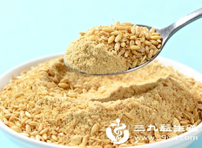小麦胚芽中的蛋白质含有人体必需的8种氨基酸，且组成合理，易于吸收