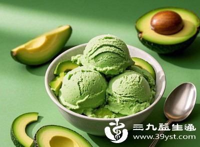 餐厅提供的冰淇淋需确认储存条件，避免食用融化后重新冷冻的产品，此类冰品易滋生细菌