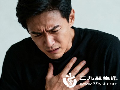 辣椒素会刺激胃壁，导致胃部痉挛，出现想呕又呕不出的感觉