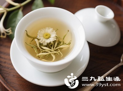 若喜欢清热类饮品，可选择寒性较弱的菊花、金银花等替代苦丁