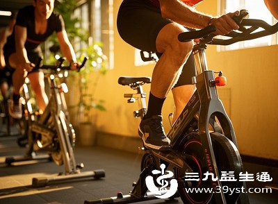 懒人减肥福音 踩单车高效燃脂不费腿 避开这些坑 每周坚持3次悄悄瘦出匀称身形