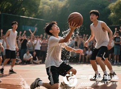 青少年处于生长发育高峰期，身体需要大量能量支撑骨骼和器官发育，进食后能量快速被消耗，容易频繁感到饥饿