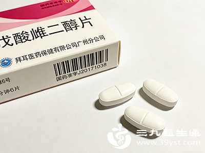 口服制剂如戊酸雌二醇片，适用于轻中度缺乏者，需按“小剂量起始、个体化调整”原则服用