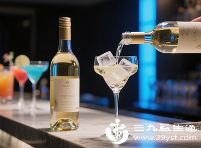 告别酒后头疼多喝水加速代谢 按揉穴位放松神经 轻松应对饮酒过量不适