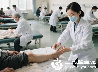 医生对穴位解剖结构掌握不足，针刺过深（如刺向脊柱、神经干附近）