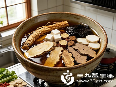 患有慢性疾病，如贫血、慢性肝炎、慢性胃炎等，长期消耗身体气血，导致气血两虚的人群，适合用八珍汤进行调理，辅助疾病治疗，提高生活质量