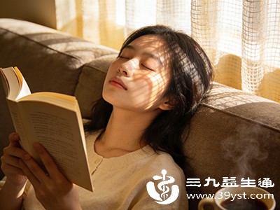 建议每看屏幕40分钟，就做一次这个眨眼操