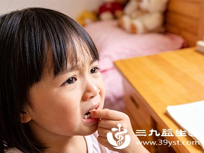 3-6岁的儿童咬指甲较为常见，多与探索世界、情绪表达能力不足有关