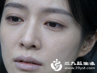 贫血是导致嘴唇发白的常见原因之一，尤其是缺铁性贫血