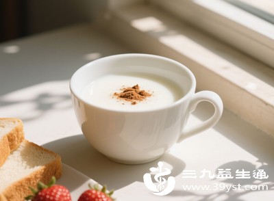 牛奶、酸奶、奶酪等乳制品是补钙的首选，不仅含钙量高，而且吸收率好