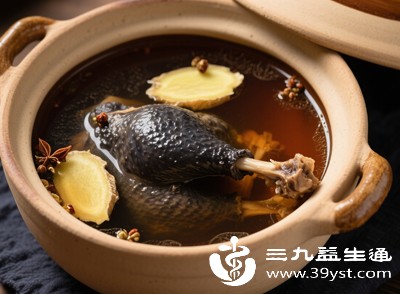 虽然汤品营养丰富，但也不能过量饮用，以免影响其他食物的摄入，导致营养不均衡