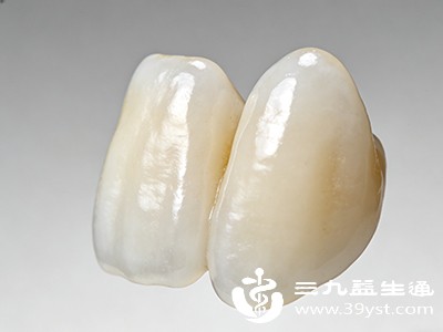 全瓷牙需要一定厚度的牙体组织作为支撑，若牙齿缺损过多，可能需要先进行桩核修复，增加了治疗步骤和时间