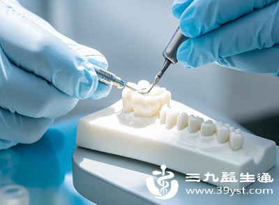 如头部、口腔等部位需要定期进行CT或核磁共振检查的患者，全瓷牙是更安全的选择，可避免金属对检查结果的干扰