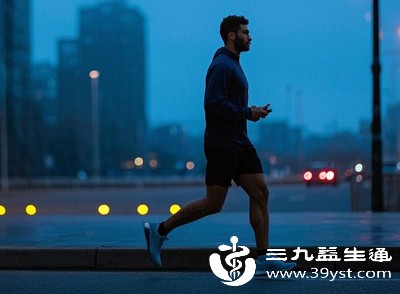 “晚上跑步容易囤积脂肪”无依据
