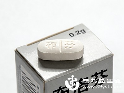 由医生判断后，可短期服用布洛芬等非甾体抗炎药缓解炎症和疼痛，但需注意药物禁忌