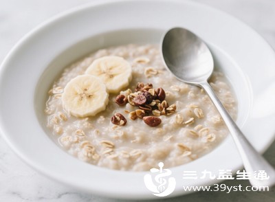 加入燕麦、糙米等，GI值可降至55左右，膳食纤维含量提升