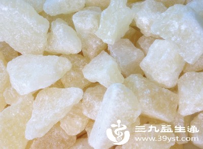 烹饪时少量用冰糖调味（如炖粥加2-3颗、泡花茶加1颗），既能改善口感，又不会摄入过多热量