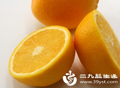 吃橙子时可搭配温水，减少口腔内糖分和酸性物质的残留