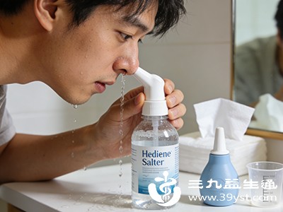 春秋季过敏高发期，尽量减少外出，外出时佩戴口罩，回家后及时清洗鼻腔和面部，减少过敏原接触