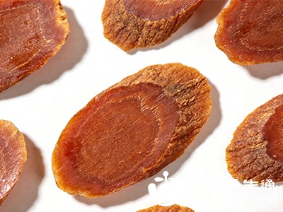 服用红参片可提高身体的抗疲劳能力，减少因疲劳导致的免疫力下降，同时对一些感染性疾病有一定的预防作用