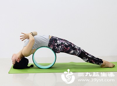 可以通过冥想、瑜伽、听音乐、与朋友聊天等方式缓解压力，保持良好的心态