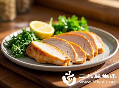 如果减肥时长期吃同一种食物（比如只吃水煮菜+鸡胸肉），身体会快速适应这种营养结构，热量消耗效率下降，可能2-3周就出现平台期