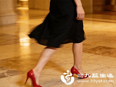 非必要情况下，每天穿高跟鞋的时间不宜超过3小时，避免长时间连续穿着，给脚部和身体足够的休息恢复时间