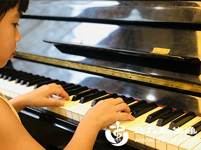 手抖不是小问题 可能藏着这些健康信号 快来看看你属于哪种情况