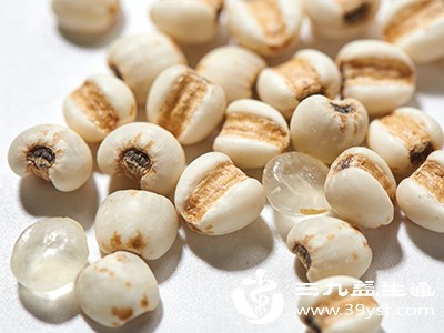 薏仁米质地较硬，直接烹饪需要较长时间，且不易煮烂