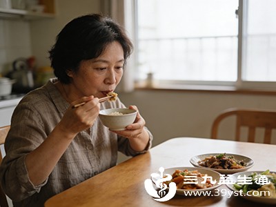 进餐“规律且专注”