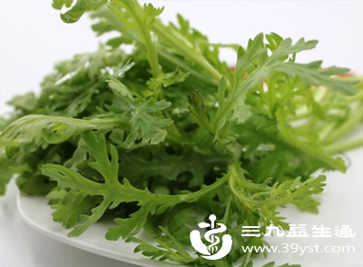 按“5:3:2”原则选取食材——50%为绿叶菜（茼蒿、油麦菜）、菌菇类