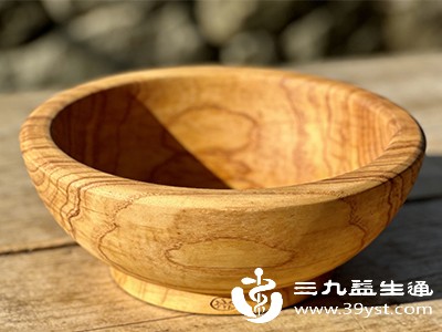 优选胡桃木、榉木等硬木制作，木质纤维致密，经打磨后表面光滑，自带天然纹理和淡淡木香