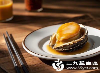 鲍鱼中包含多种B族维生素，如维生素B1、B2、B6等