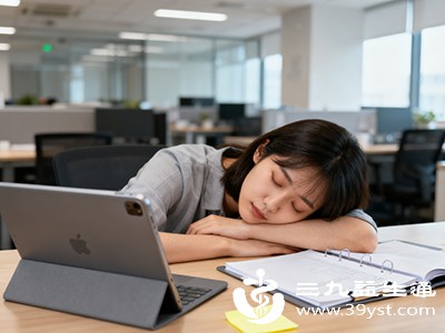 白天一定要安排午觉，哪怕只有10-20分钟