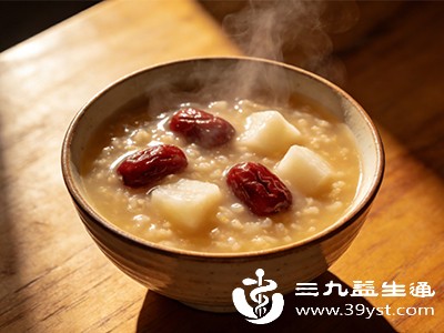 可将补气与活血食材搭配食用，如红枣山药粥、山楂炖牛肉等