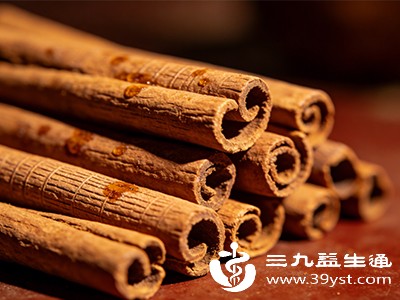 对肉桂过敏者食用可能引发过敏反应，应避免