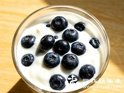 酸奶由牛奶发酵而成，保留了牛奶中的优质蛋白质，且经过发酵后更容易被人体消化吸收